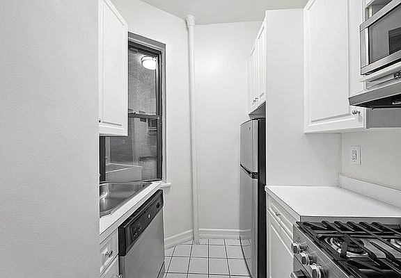 5th image of 510 E 88th St APT 1B