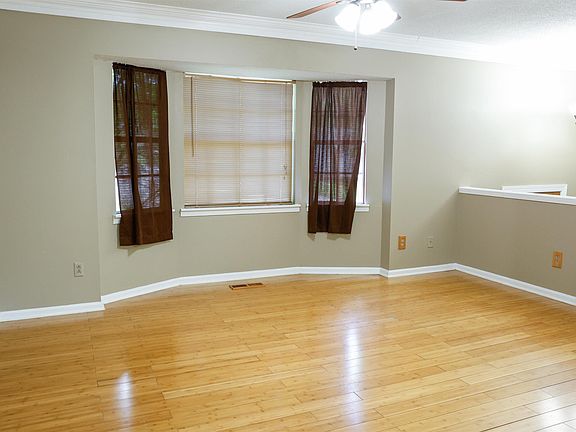 4th image of 1221 Westridge Ln