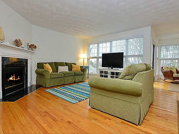 3rd image of 32 Fox Dr #32