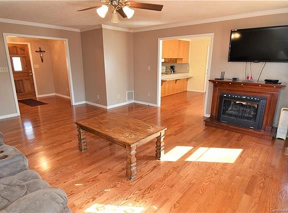 5th image of 107 McKellar St