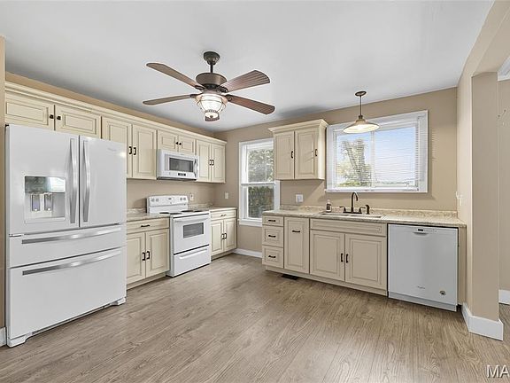 3rd image of 6899 Circle Dr