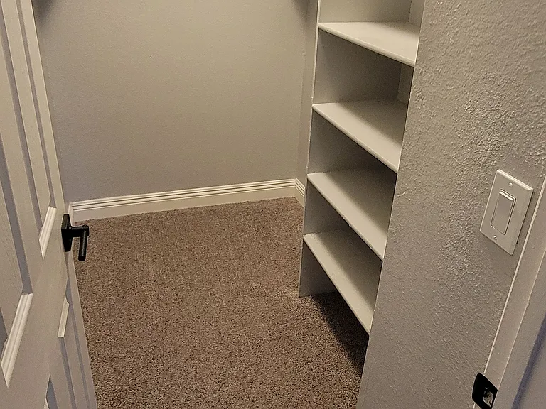 Catalina Gardens Apartments — Photo 10
