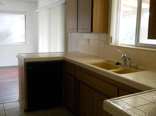 5th image of 5222 Emerald St