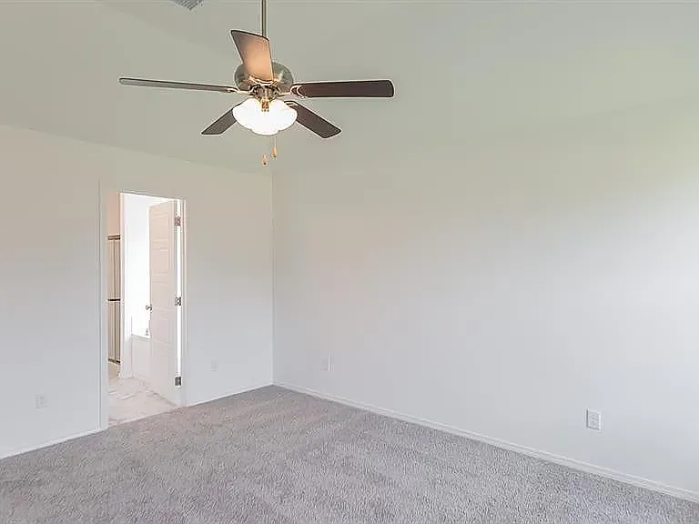8205 NW 151st Ter — Photo 10