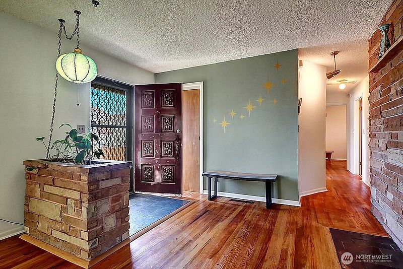 3rd image of 7767 Beacon Avenue S