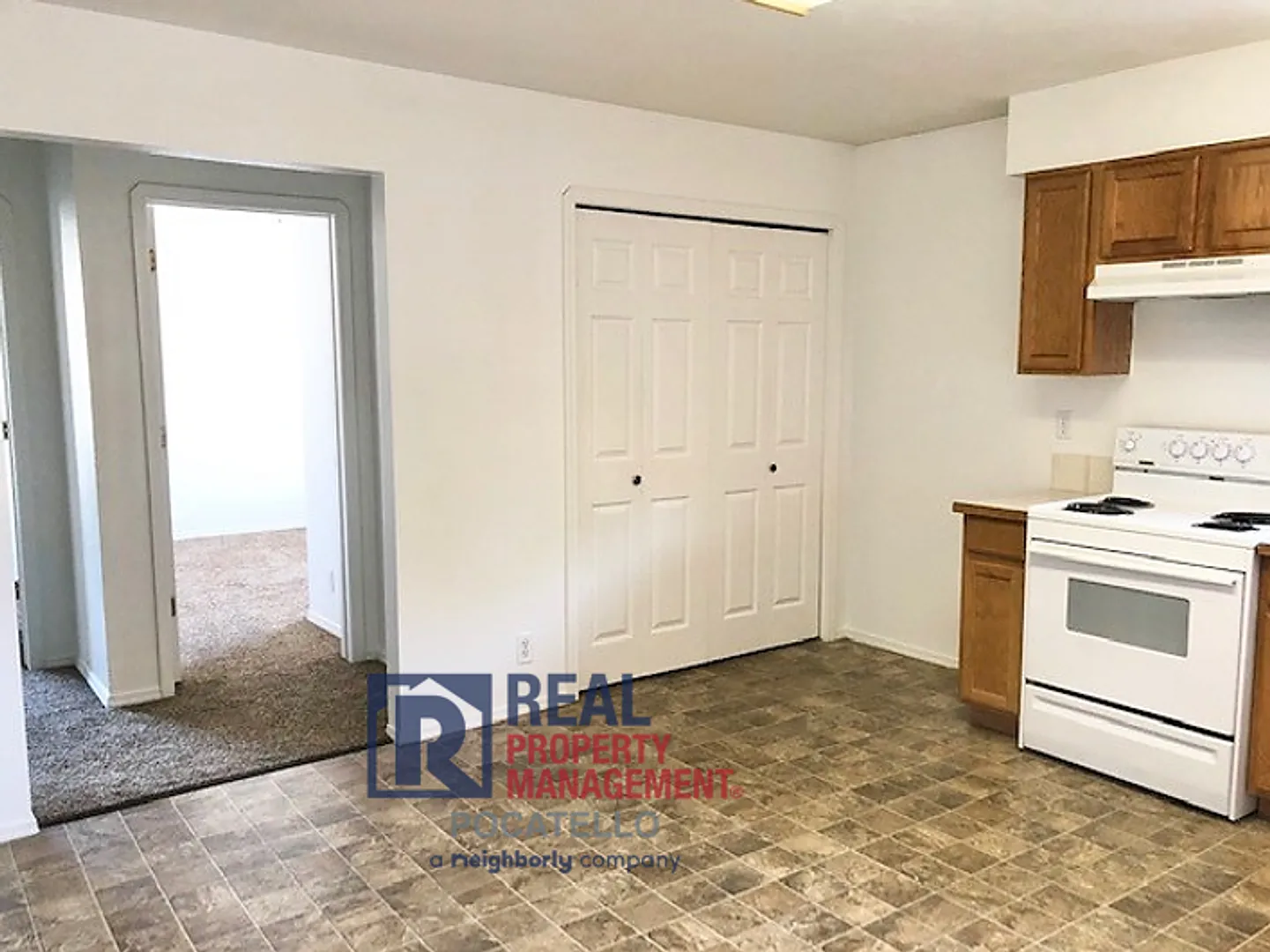 1120 E Poplar — Photo 3