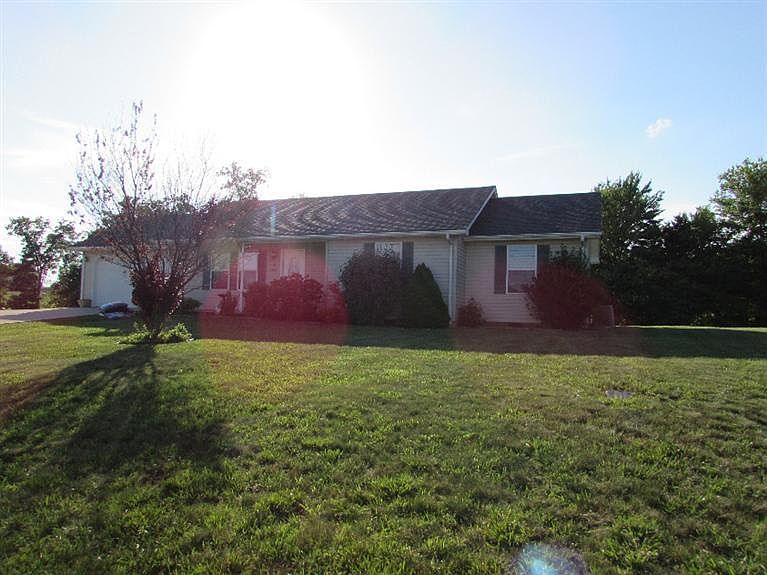 1st image of 427 Canterbury Dr
