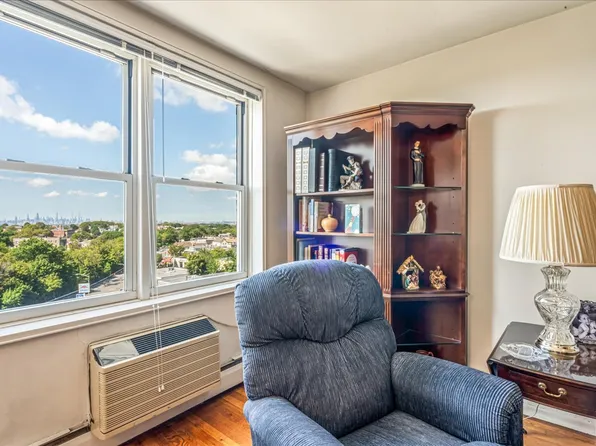 151-05 Cross Island Parkway image 3 of 20