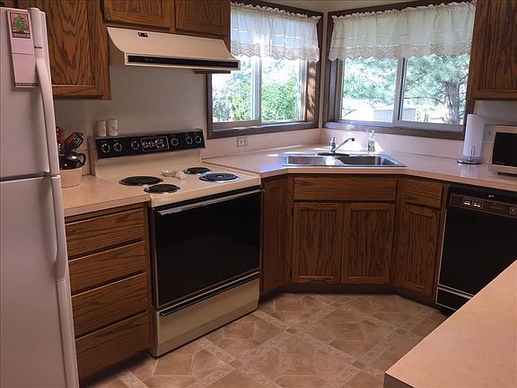 3rd image of 2404 Linda Ln