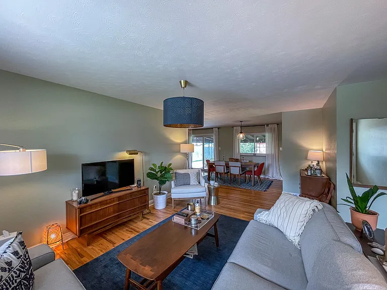 2551 S Ivy St — Photo 5