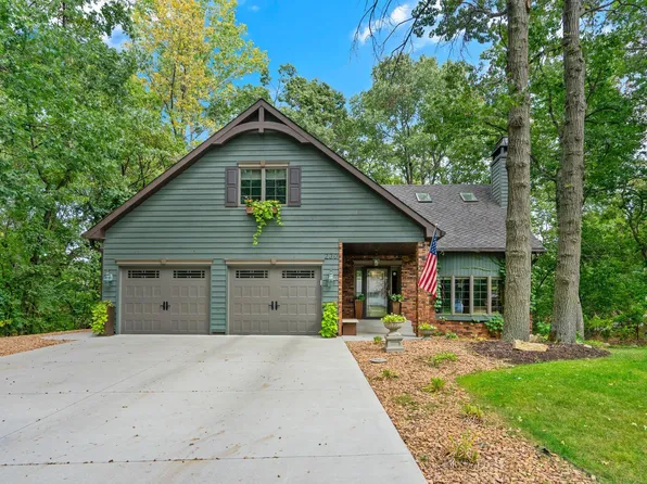 230 Wildwood Bay Dr, Saint Paul, MN 55115