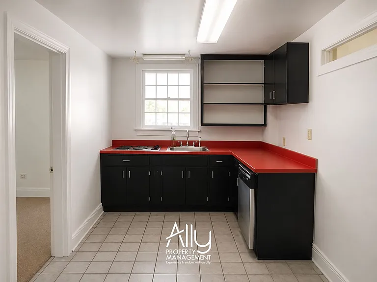 1605 Cambridge Cir — Photo 8