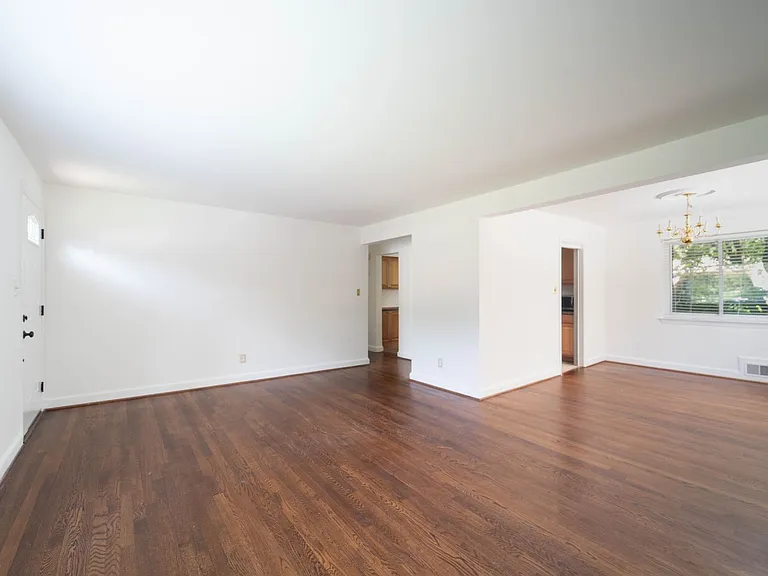 5305 Yorktown Blvd — Photo 5