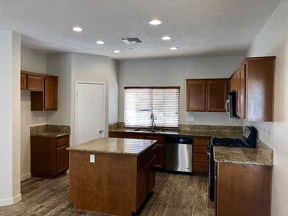 4th image of 3867 Vista Dunes