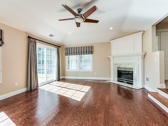 2nd image of 52 Lakebridge Dr S #52