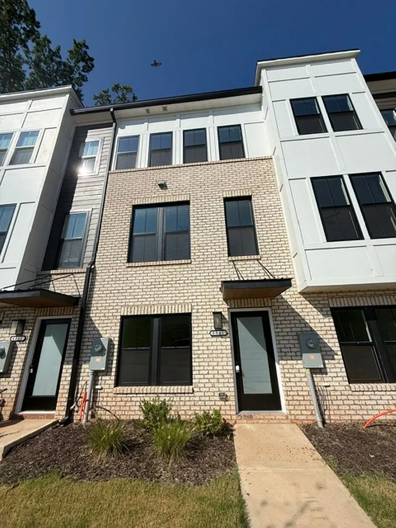 2 BR/2.5BA | Modern Townhome| 2-Car Garage + rooftop terrace — Photo 1