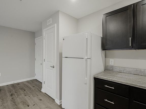 5th image of 2617 River Dr #409