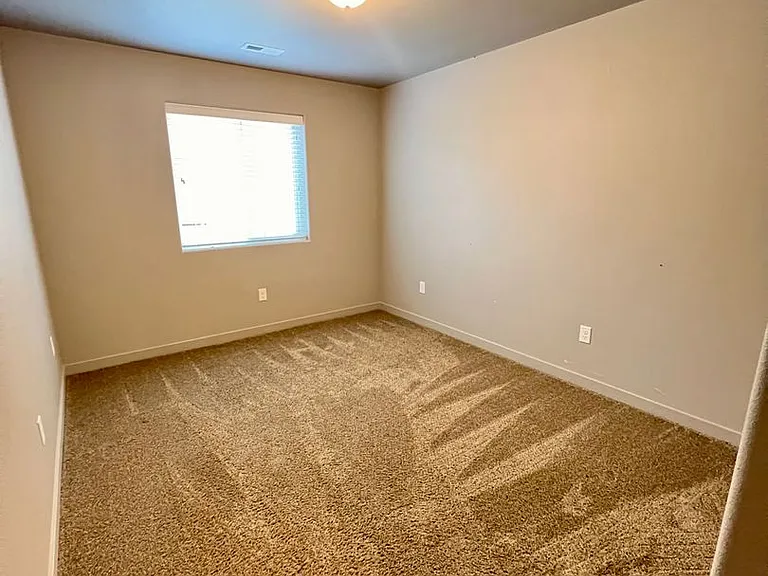 311 F St NE — Photo 8