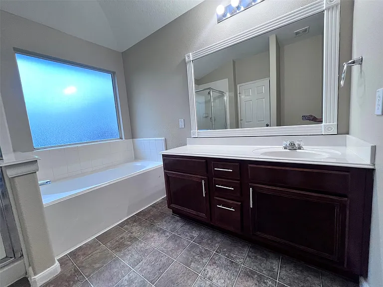 11750 Pinemeade Ln — Photo 32
