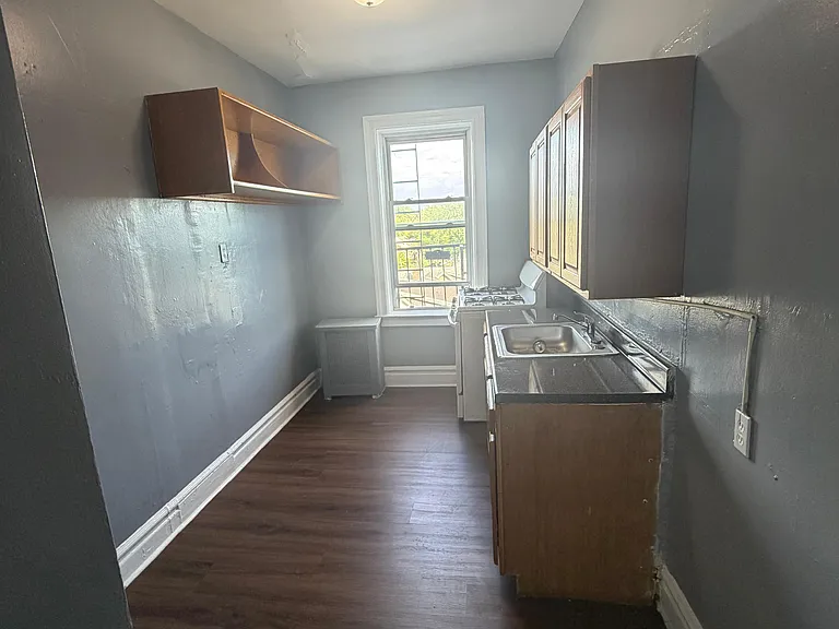 160 Grumman Ave #506 — Photo 2