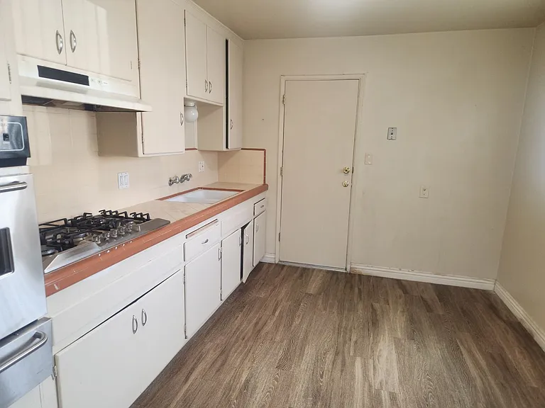 1131 E Lexington Ave — Photo 4