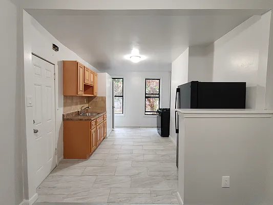 Rented by Signature Property Realty | media 19