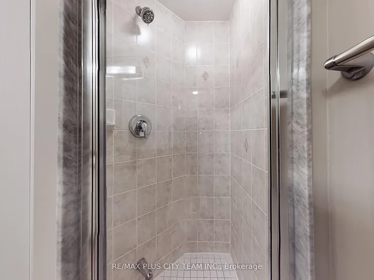 18 Yonge St #2904 — Photo 19