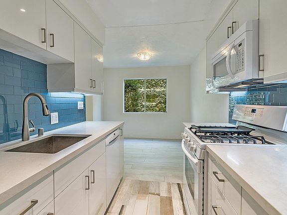 5th image of 608 Lincoln Blvd Unit D