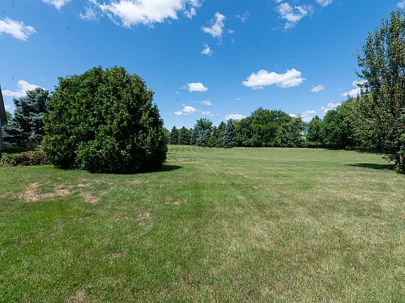 3rd image of 37W502 Heritage Dr