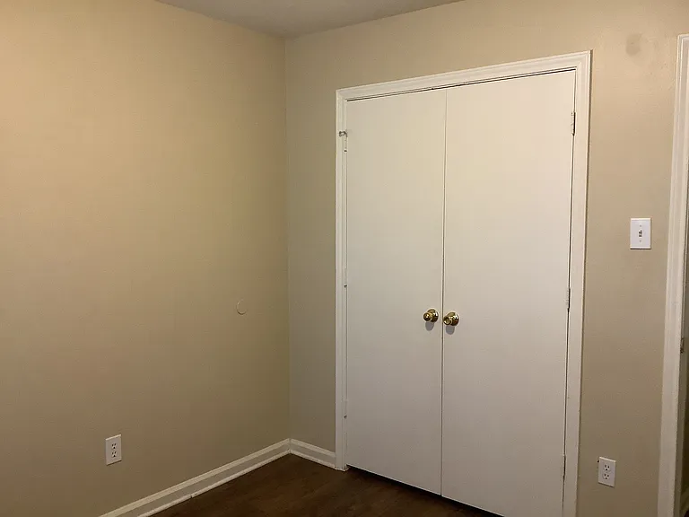 1423 Hunter Green Ln — Photo 18