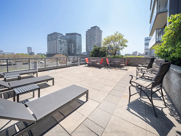 132 Berkeley St #1008 — Photo 14