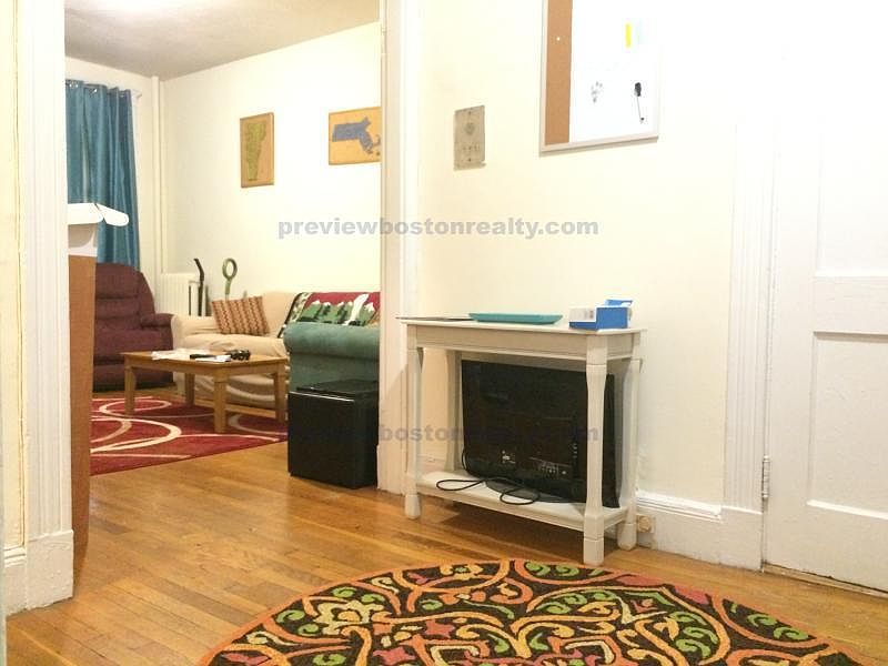 2nd image of 1715 Commonwealth Ave #D3