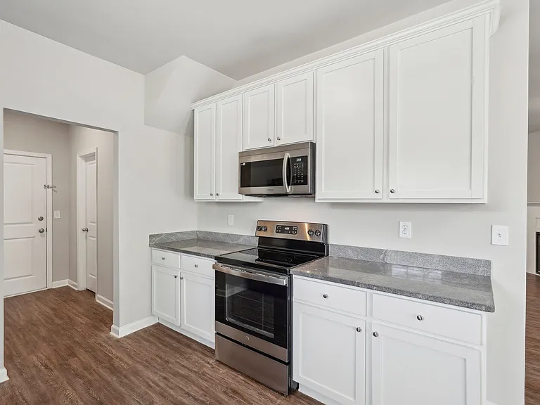 College Manor — Photo 18