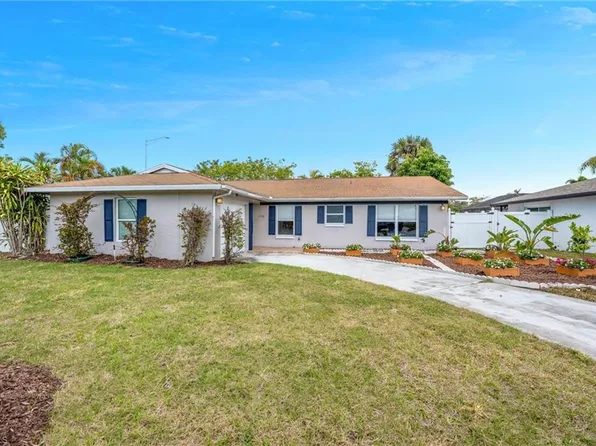 1723 Camelia LN, NAPLES, FL 34105