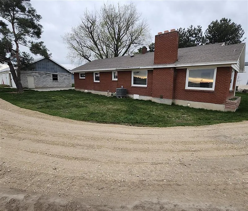 Building Photo - 74 S McDermott Rd