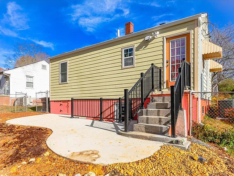 1007 Grayland St #A — Photo 9