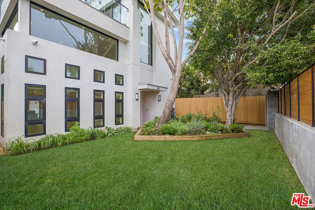 3 bed, 4.5 bath, 3850 sqft, $14,500 — Photo 1