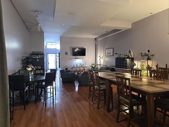 4th image of 2147 W Belmont Ave