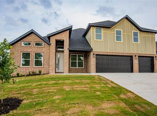 1904 NE Chaucer St, Bentonville, AR 72712