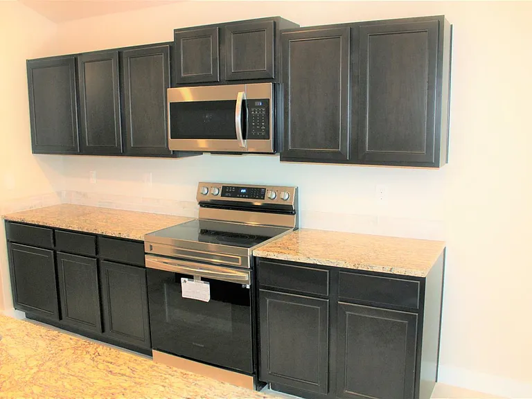 3015 Valencia Ave — Photo 3