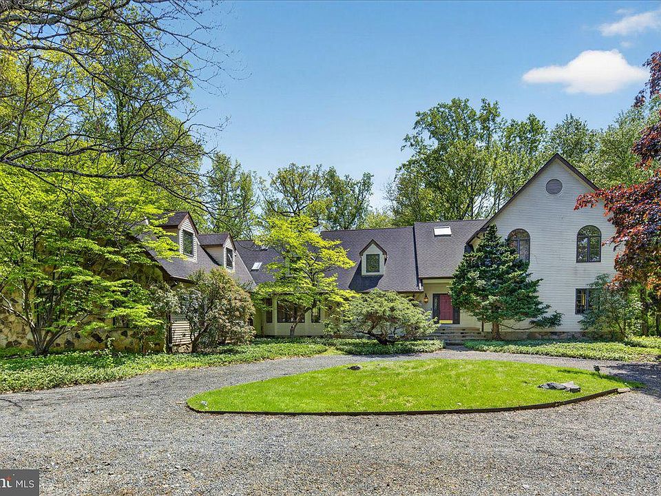 1st image of 255 Arreton Rd
