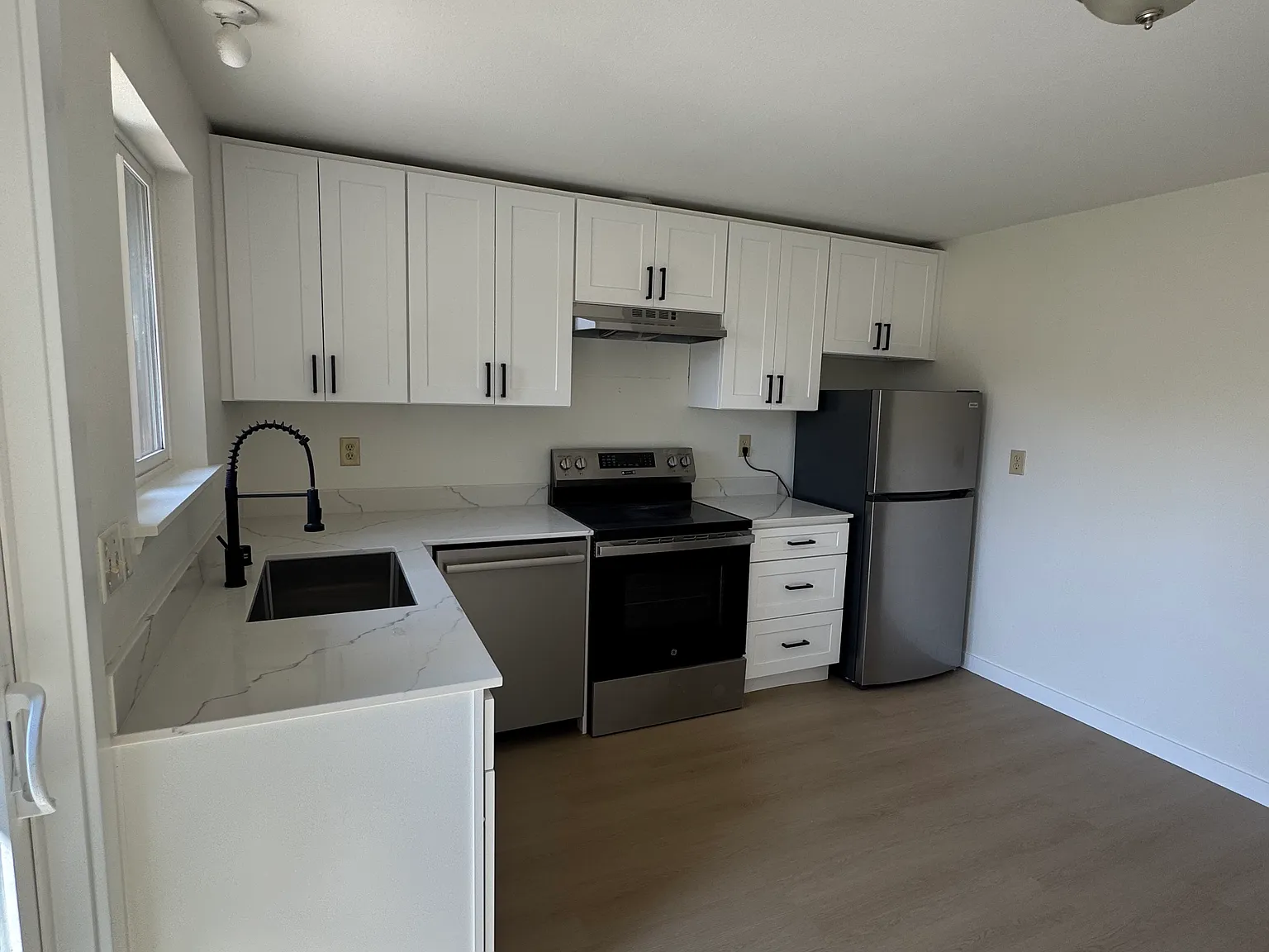 2 bed, 900 sqft, $2,550 — Photo 3