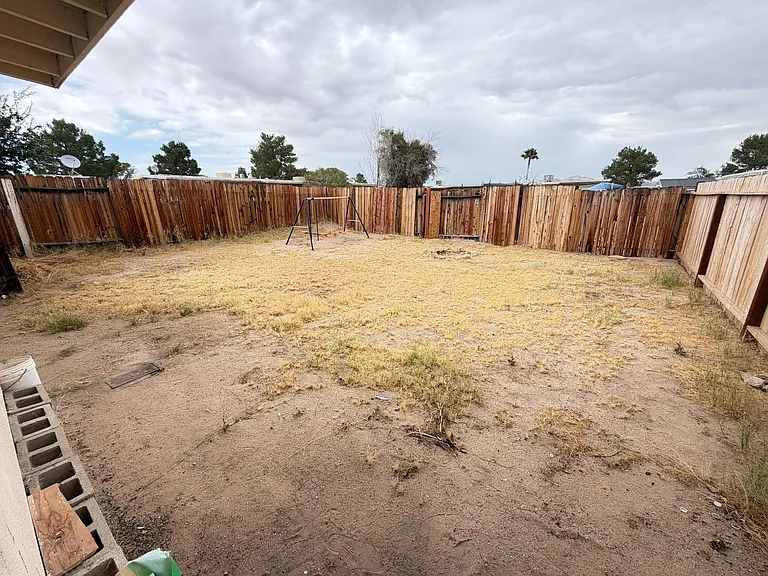 517 Palm Dr — Photo 12