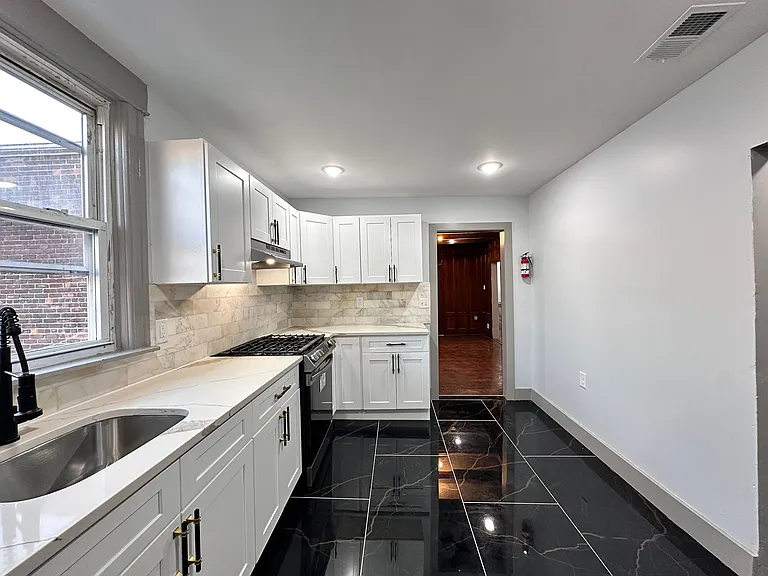 126 Wegman Pkwy #3E — Photo 3