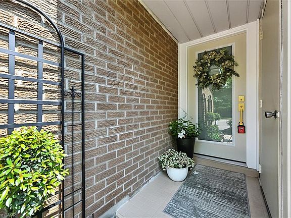 4th image of 445 Woodview Rd #3