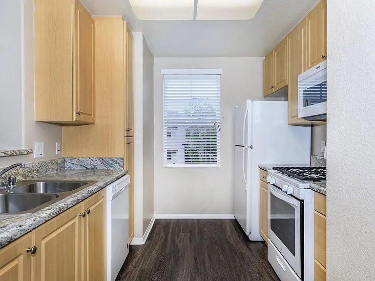 Laurel Glen Apartment Homes — Photo 24
