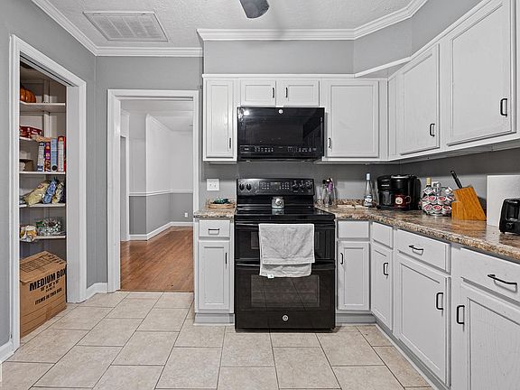 4th image of 107 N Brickey St