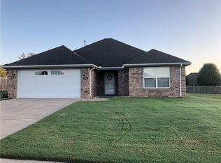 451 Curtis St, Centerton, AR 72719