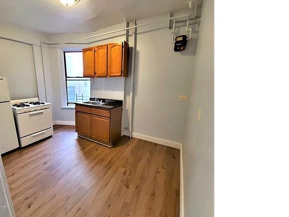 2nd image of 621 W 135th St