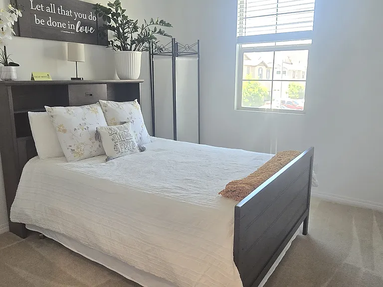2nd bedroom